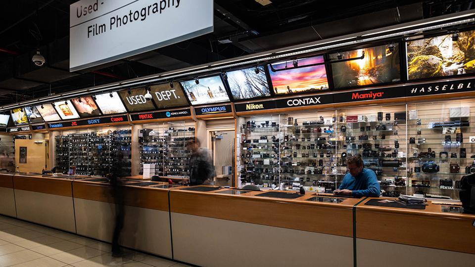 Interior da loja B&H Photo Video em Nova York