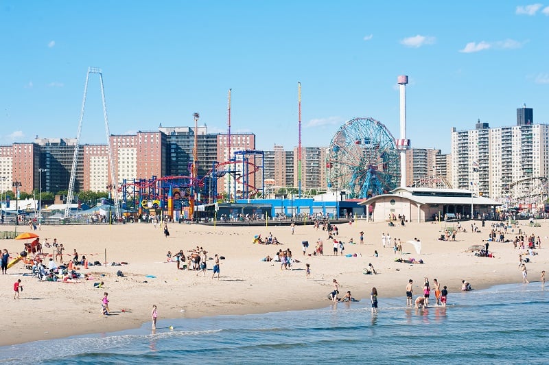 Praia Coney Island no Brooklyn em Nova York