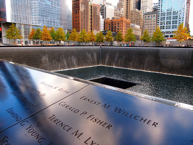 Homanagem às vítimas no Memorial de 11 de Setembro em Nova York