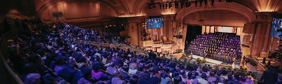 Apresentação de 200 vozes no coral da Igreja The Brooklyn Tabernacle em Nova York