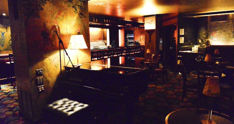 Piano do Bemelmans Bar no Carlyle Hotel em Nova York