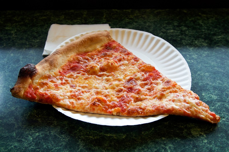 Pedaço da Pizza Supreme em Nova York