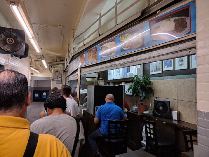 Espaço interno do restaurante Acuario Cafe em Nova York
