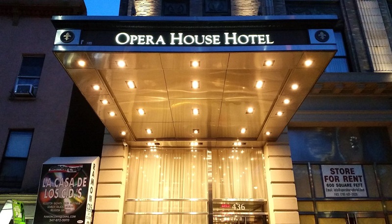 Fachada do Opera House Hotel no Bronx em Nova York