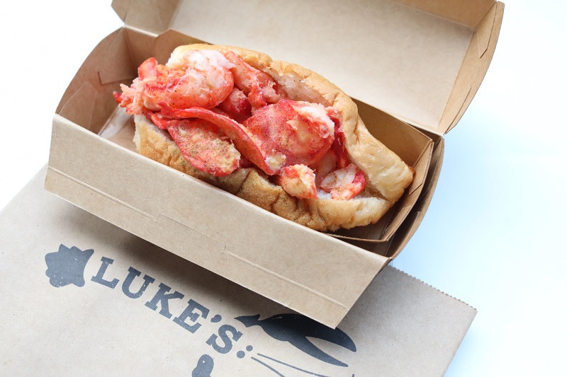 Sanduíche rolo de lagosta no Luke's Lobster