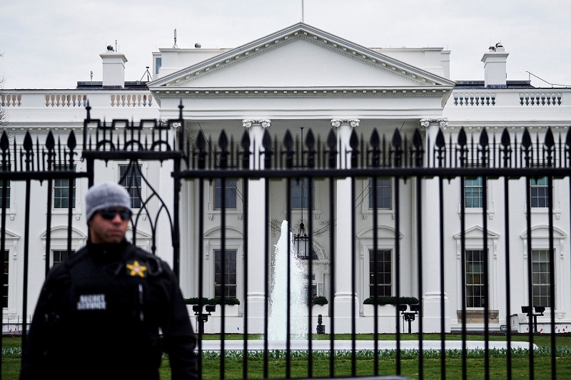 Grades de segurança na Casa Branca em Washington