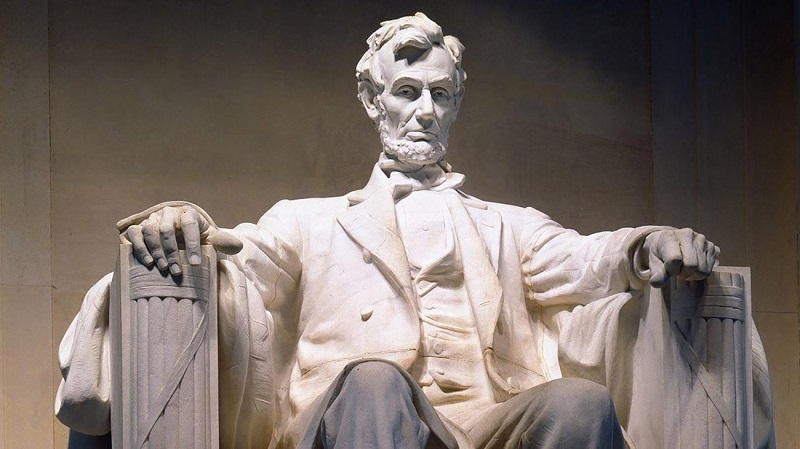Estátua de Abraham Lincoln dentro do memorial em Washington
