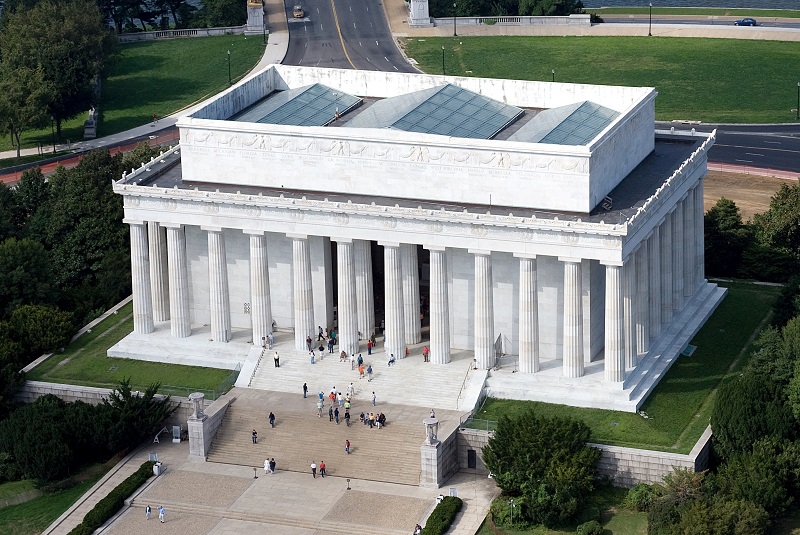 Vista ampla do Lincoln Memorial em Washington