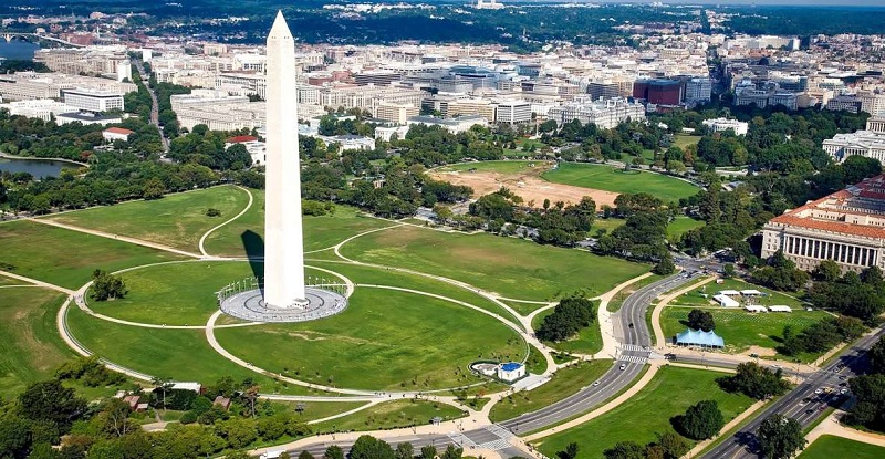 Vista ampla do Monumento a Washington